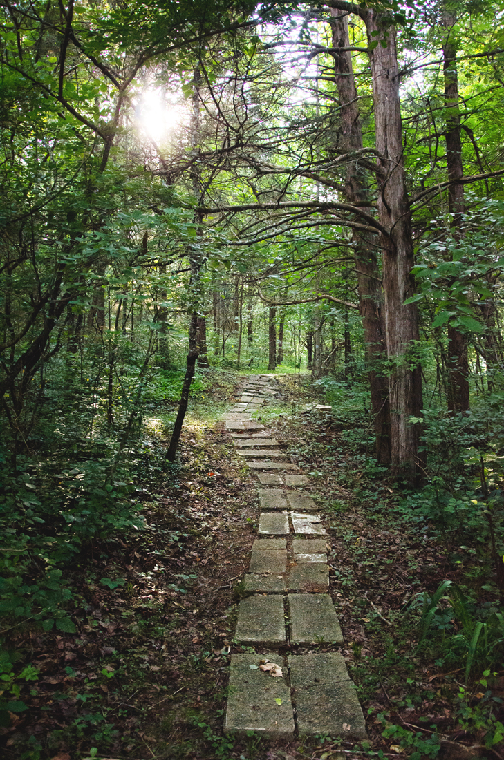 Path to the statues